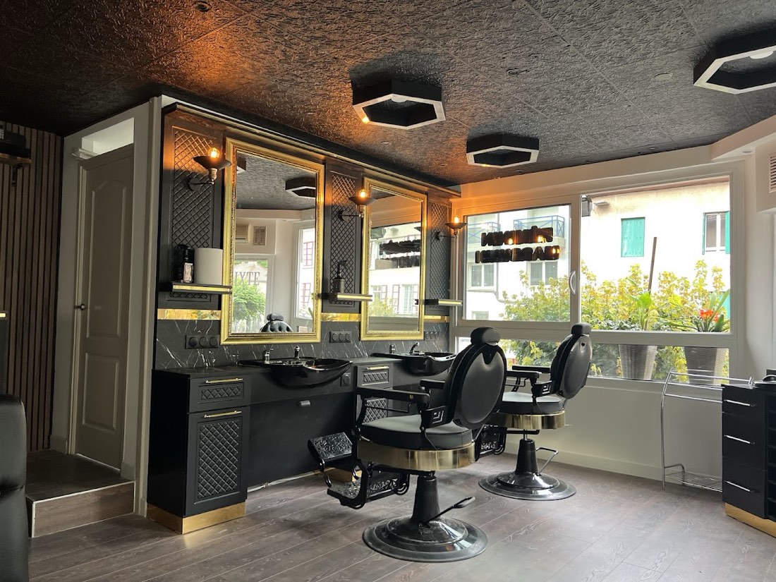 Intérieur du salon Coiffure Étoile